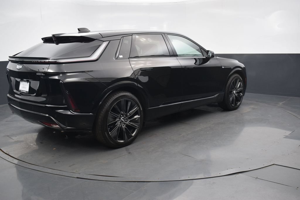 New 2026 Cadillac Lyriq Signature Sport w/ LPO, Floor Liner Package AWD/4WD image 6