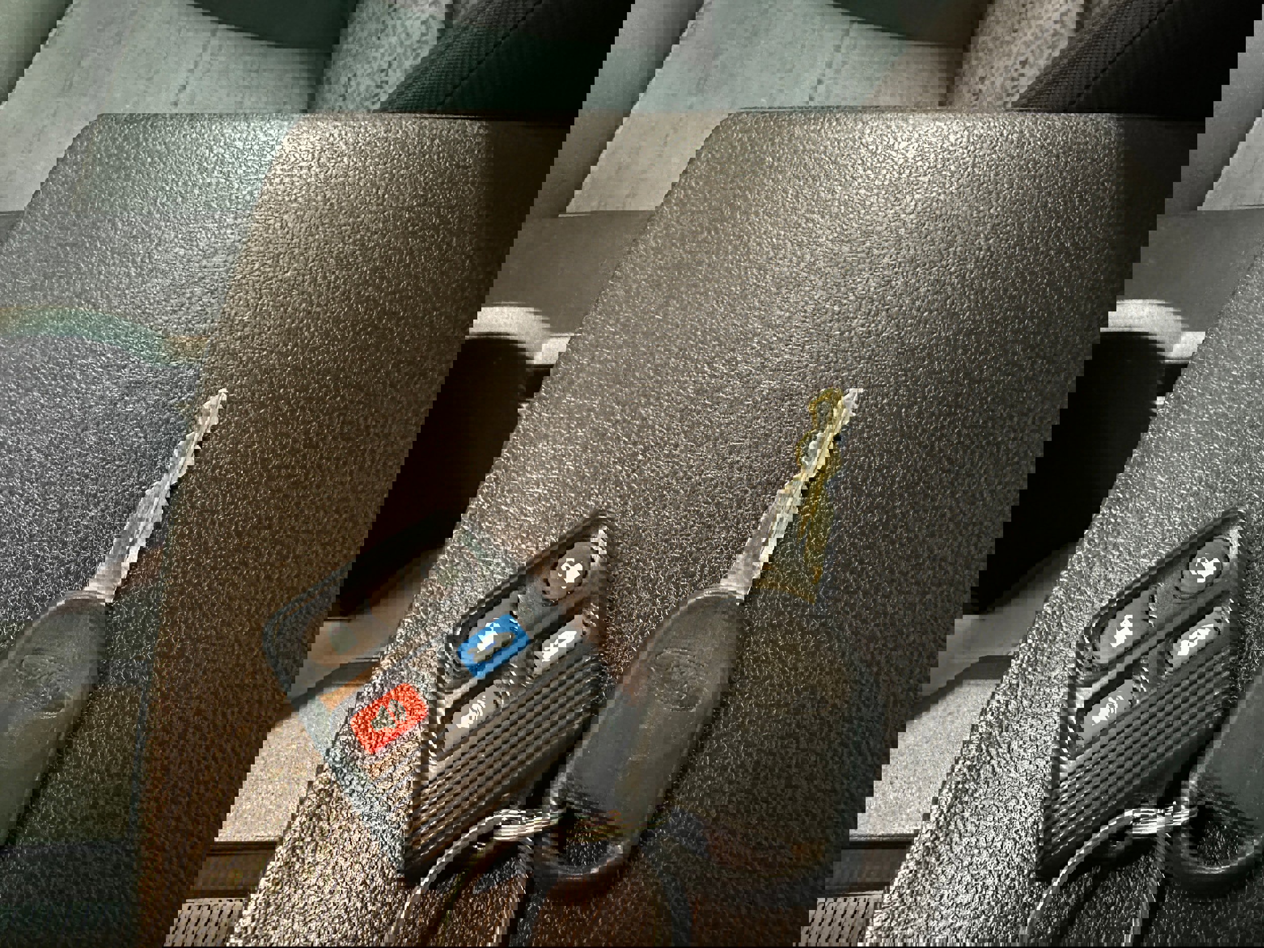 Used 2005 Ford Mustang Deluxe image 25