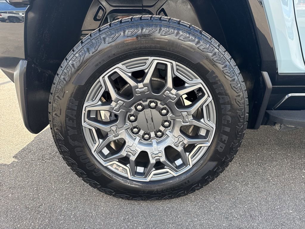 Used 2024 GMC Hummer EV 3X w/ LPO, Illumination Package image 36