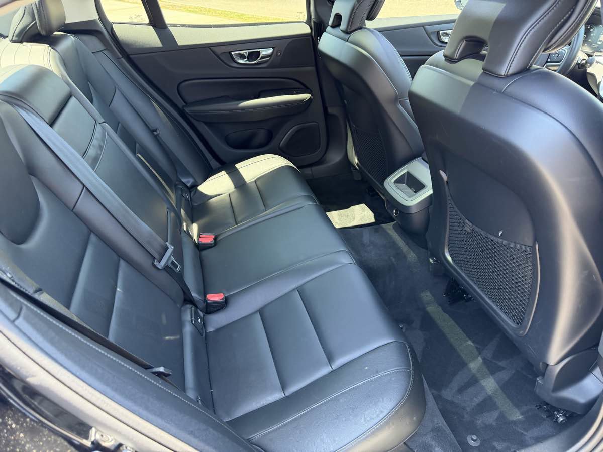 Used 2020 Volvo S60 T6 Momentum AWD/4WD image 16
