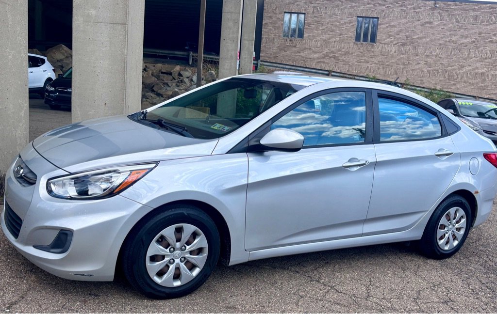 Used 2016 Hyundai Accent SE FWD image 1