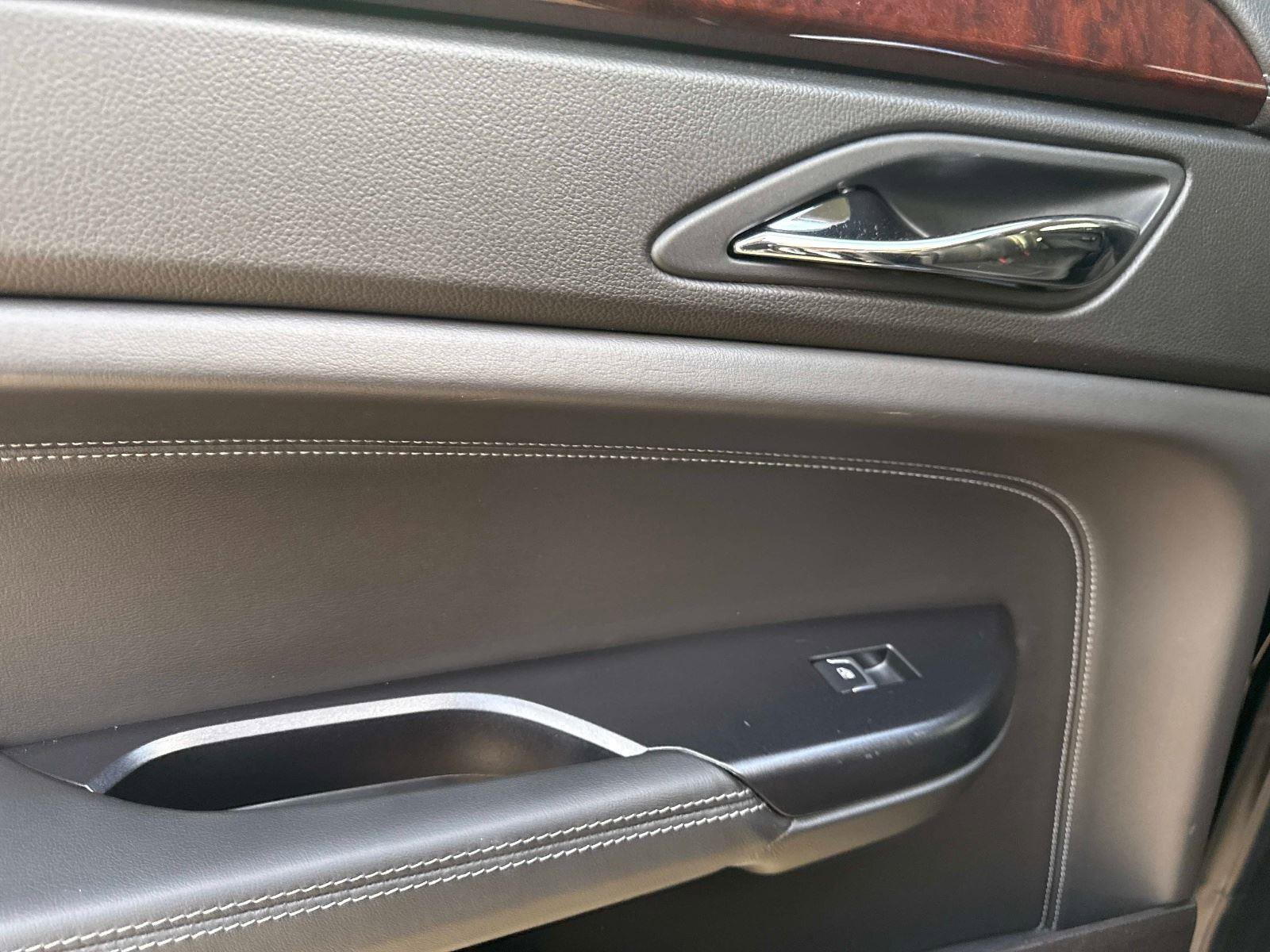 Used 2016 Cadillac SRX Luxury w/ Driver Awareness Package image 12