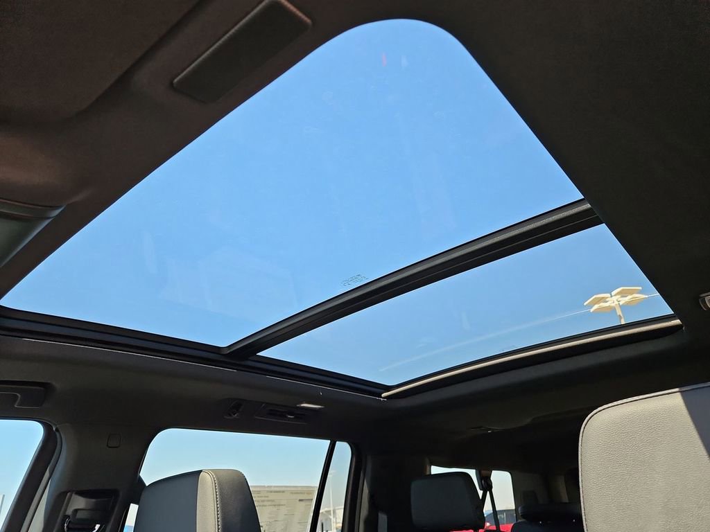 New 2026 Chevrolet Suburban Z71 w/ Comfort Package AWD/4WD image 11