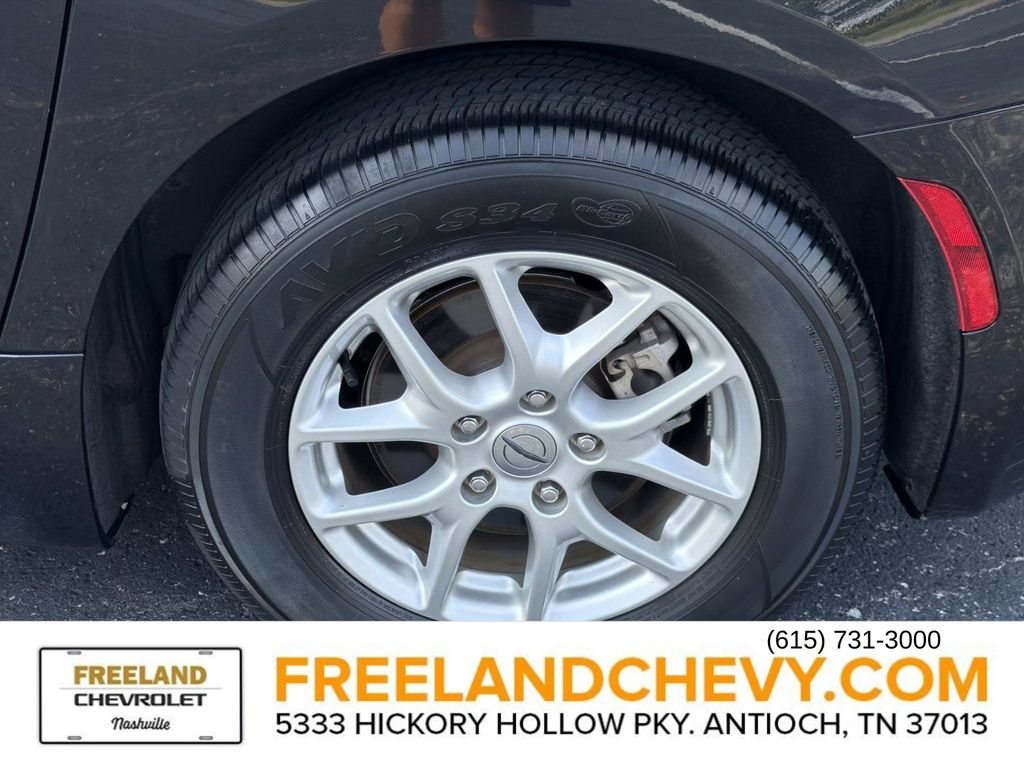 Used 2023 Chrysler Pacifica Touring-L FWD image 11