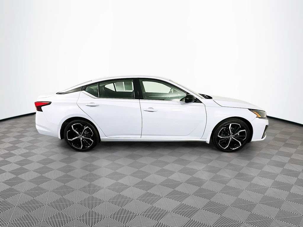 Used 2024 Nissan Altima 2.5 SR FWD image 12