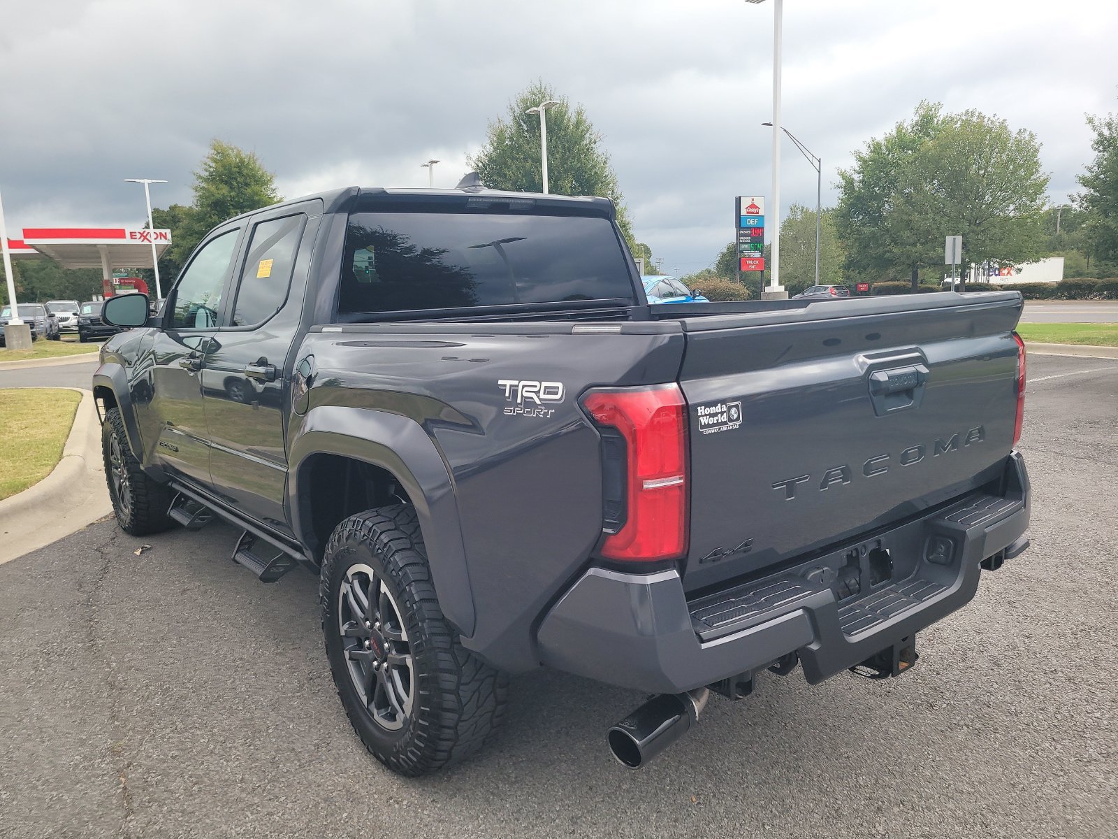 Used 2025 Toyota Tacoma TRD Sport AWD/4WD image 5