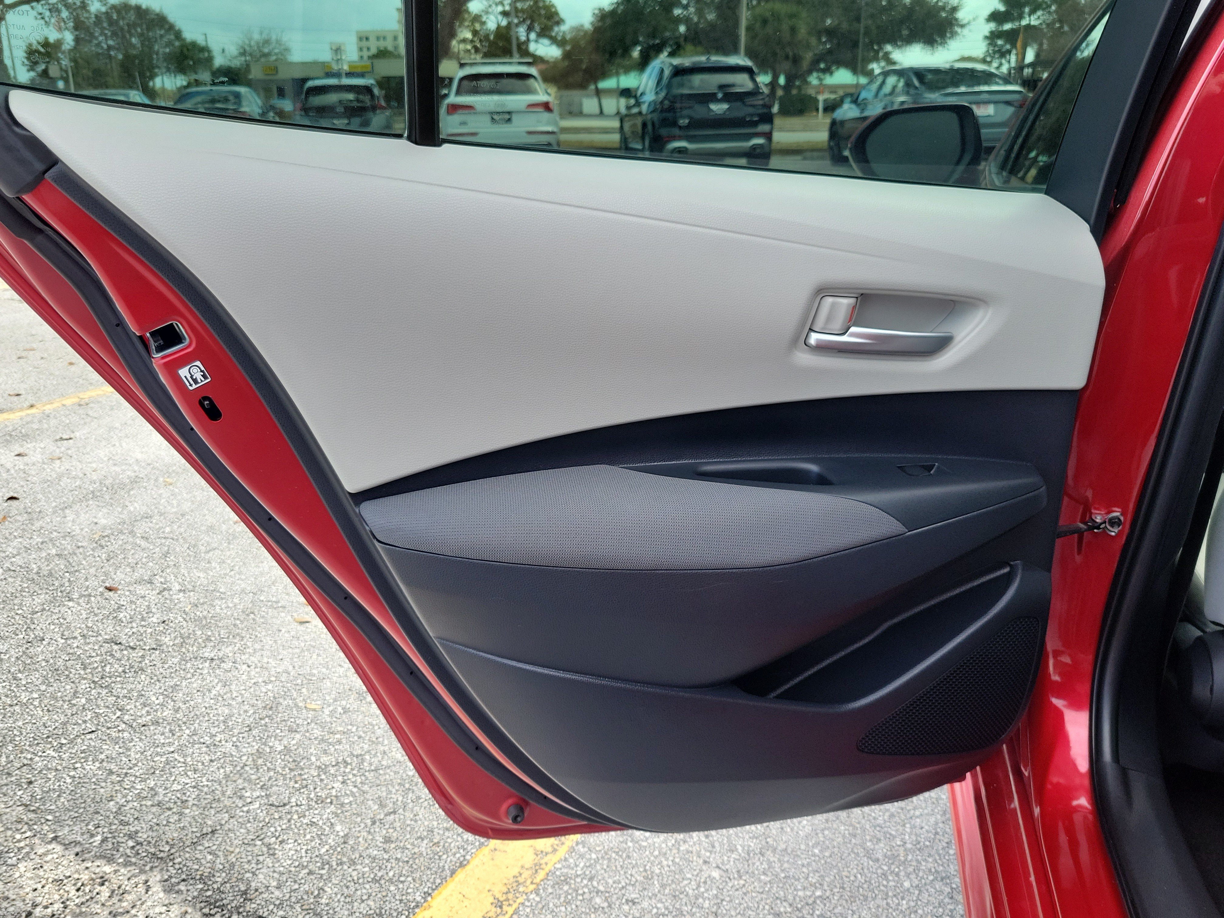 Used 2021 Toyota Corolla LE FWD image 9