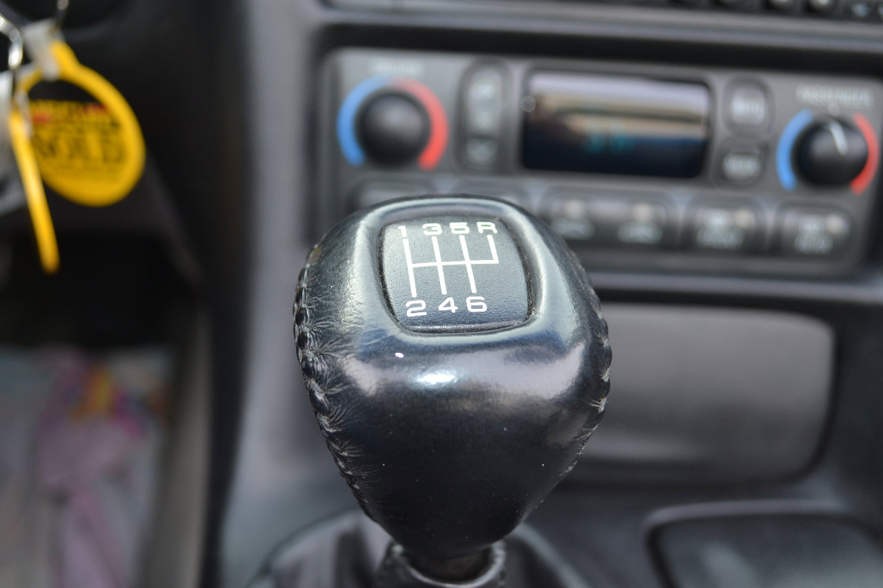 Used 2000 Chevrolet Corvette Convertible w/ Memory Pkg image 23