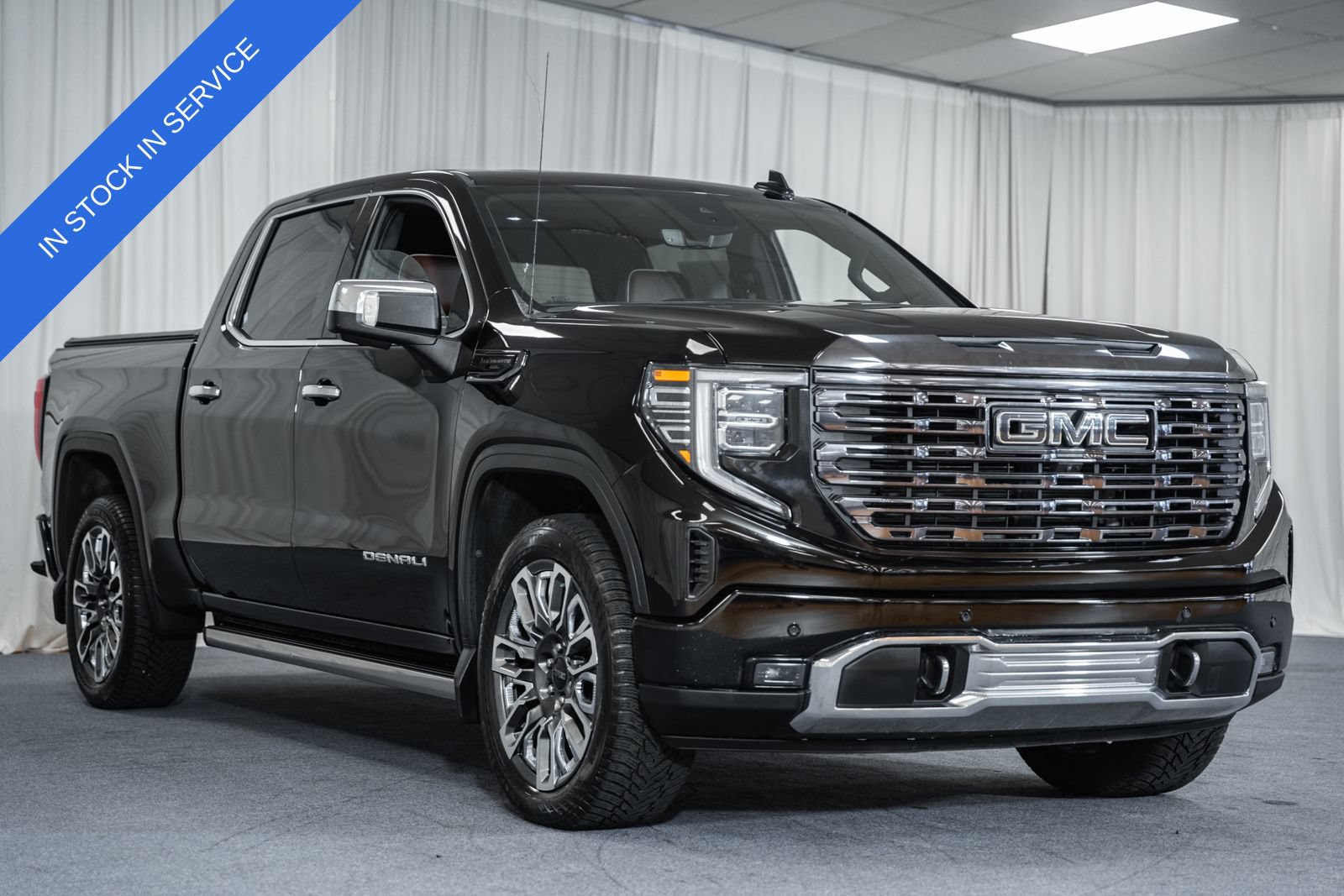 Used 2023 GMC Sierra 1500 Denali Ultimate AWD/4WD image 1