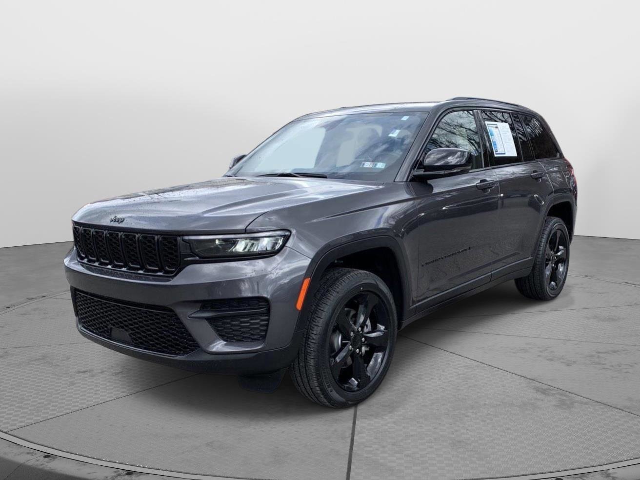 Used 2023 Jeep Grand Cherokee Altitude image 7