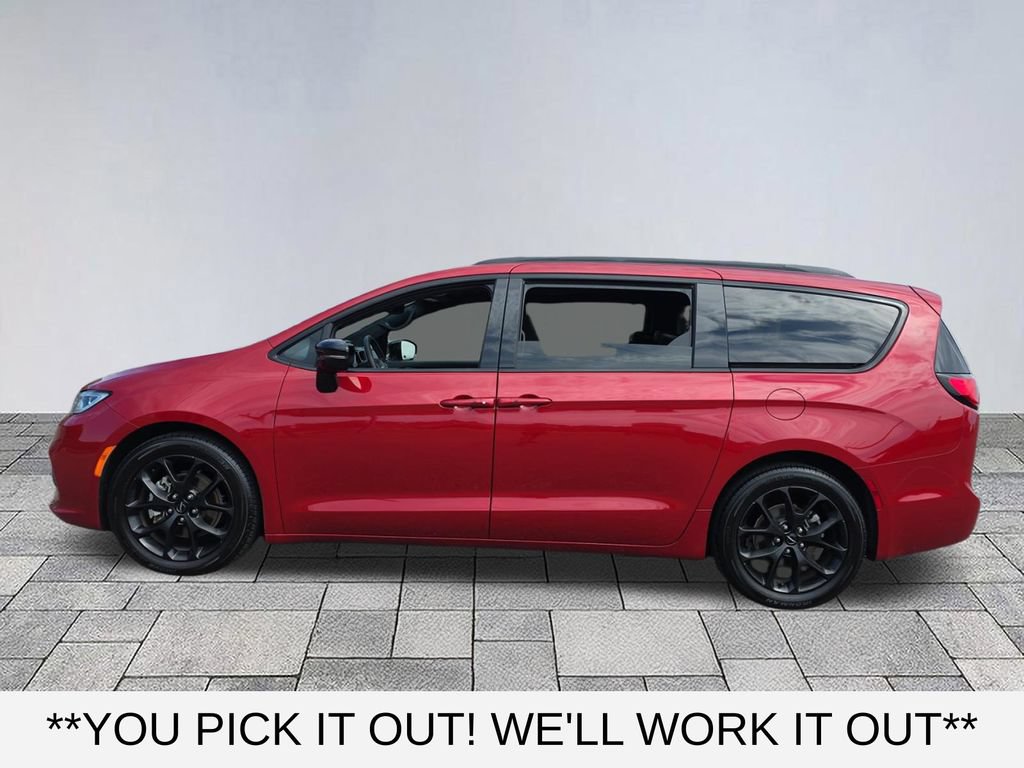 Used 2025 Chrysler Pacifica Limited FWD image 4