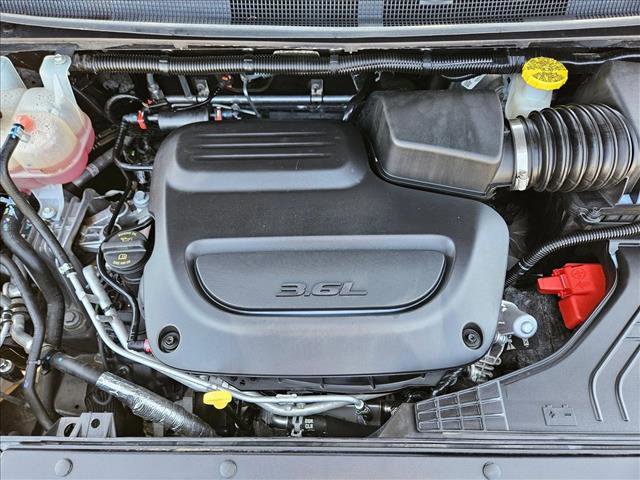 Used 2023 Chrysler Pacifica Touring-L FWD image 28