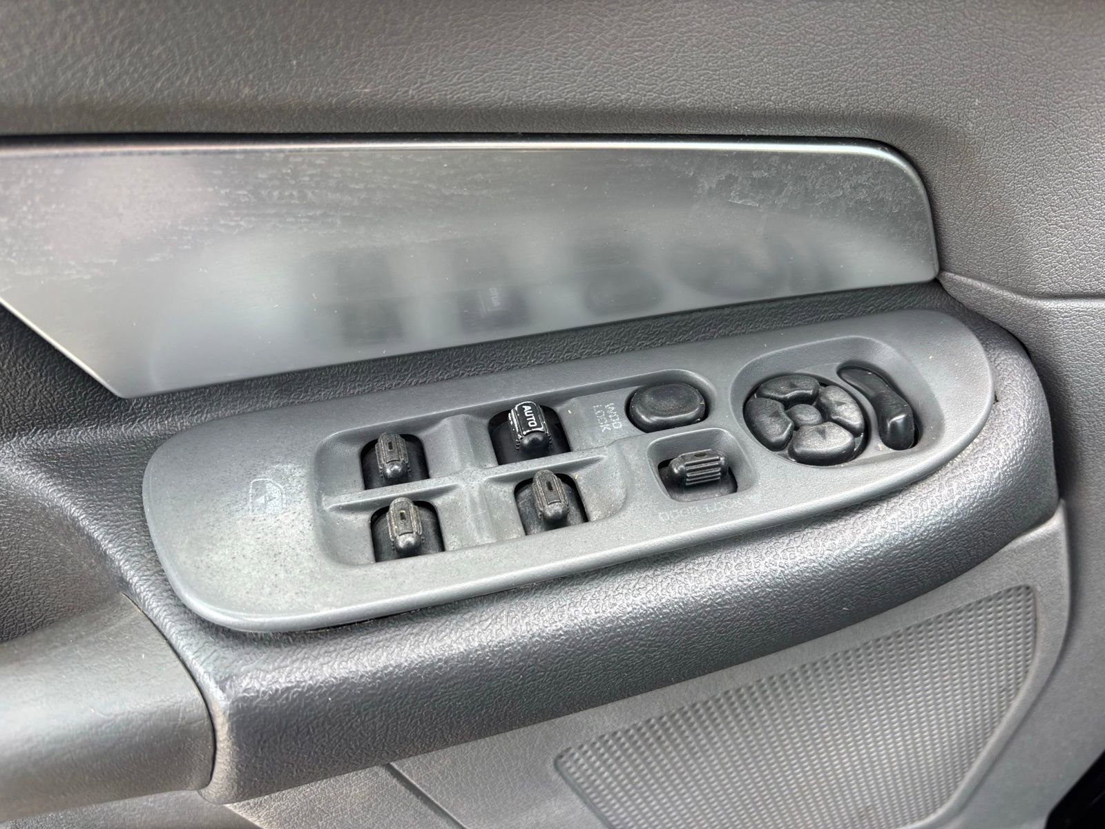 Used 2007 Dodge Ram 1500 Truck SLT image 17