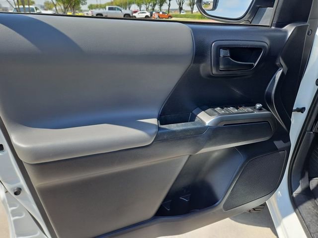 Used 2018 Toyota Tacoma SR5 AWD/4WD image 19