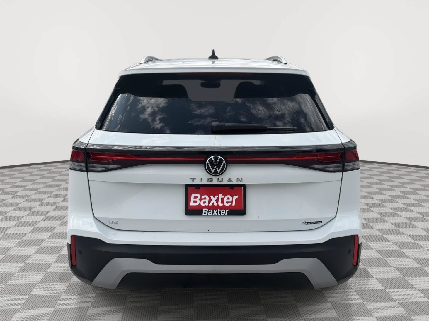 Certified 2025 Volkswagen Tiguan SE AWD/4WD image 7