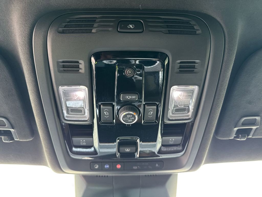 Used 2025 Cadillac Escalade Premium Luxury Platinum image 19