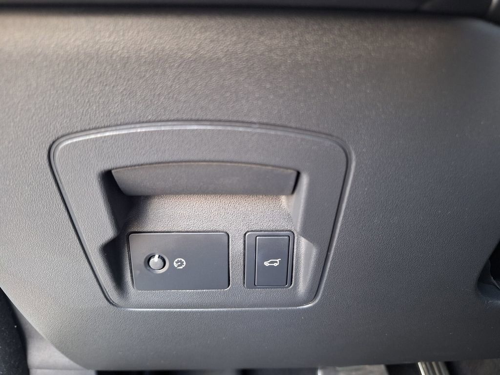 Used 2025 Land Rover Range Rover Velar Dynamic SE image 22