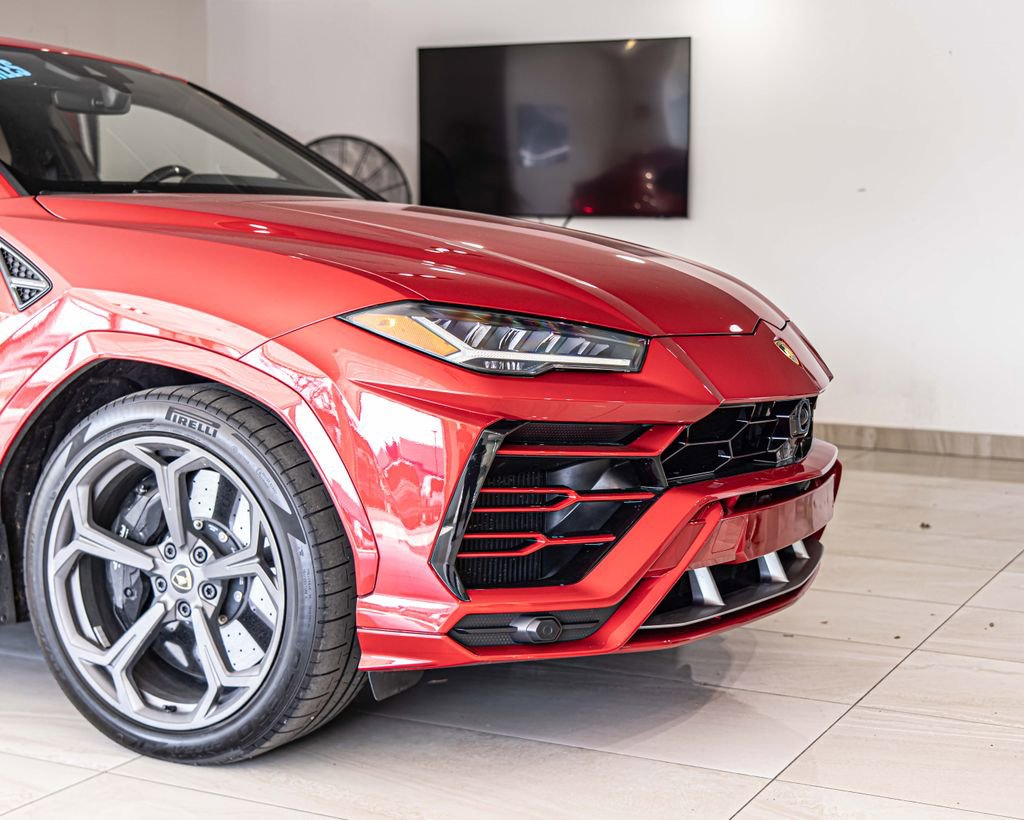 Used 2021 Lamborghini Urus image 3
