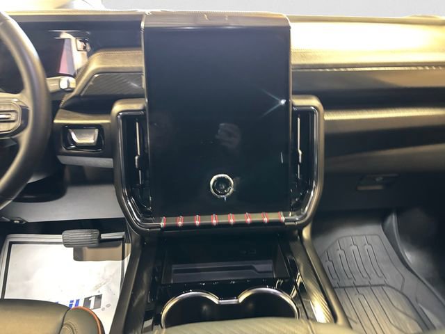 Used 2025 GMC Yukon AT4 w/ AT4 Premium Package image 12