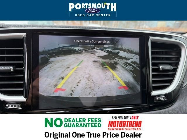 Used 2024 Chrysler Pacifica Touring-L image 10