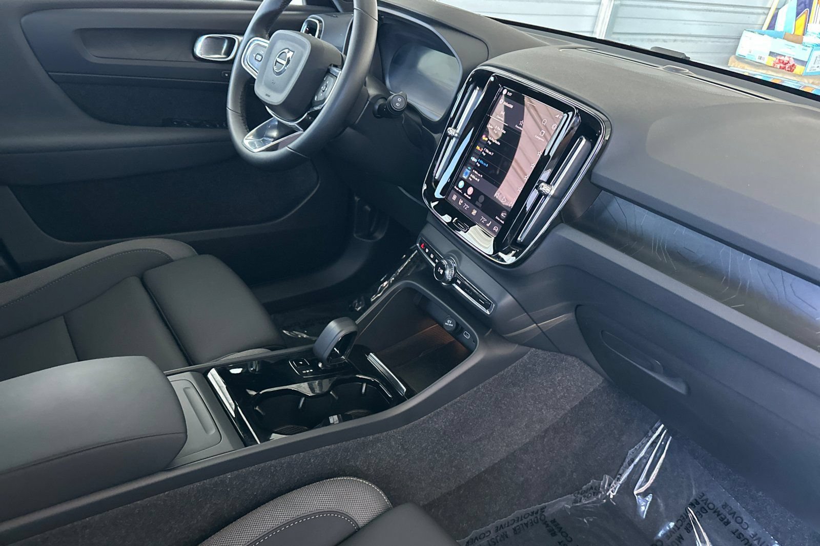 Certified 2025 Volvo EX40 Core AWD/4WD image 19