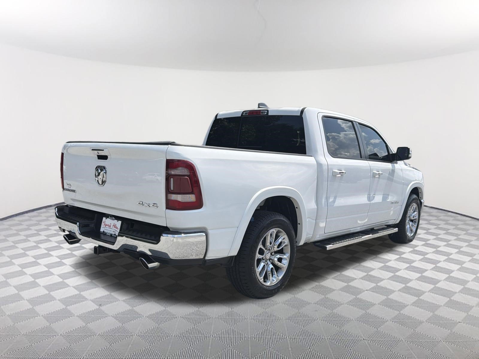 Used 2021 RAM 1500 Laramie AWD/4WD image 6