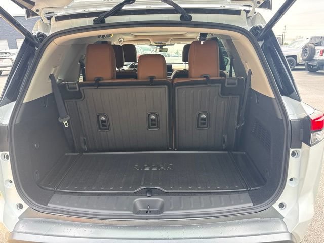 New 2026 Nissan Pathfinder Platinum AWD/4WD image 17