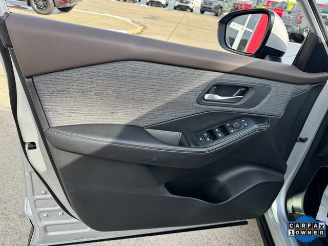 Used 2023 Nissan Rogue SV image 14