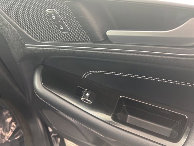 Used 2018 Ford Edge Titanium image 25