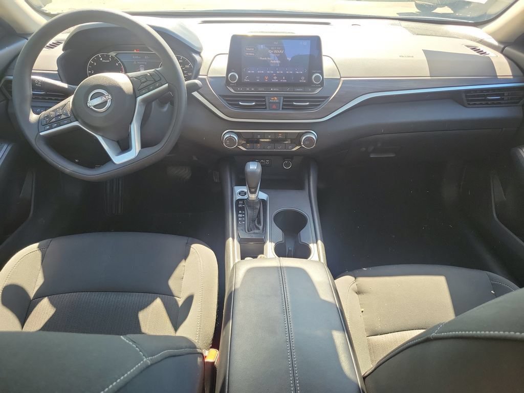 Used 2025 Nissan Altima 2.5 SV FWD image 11