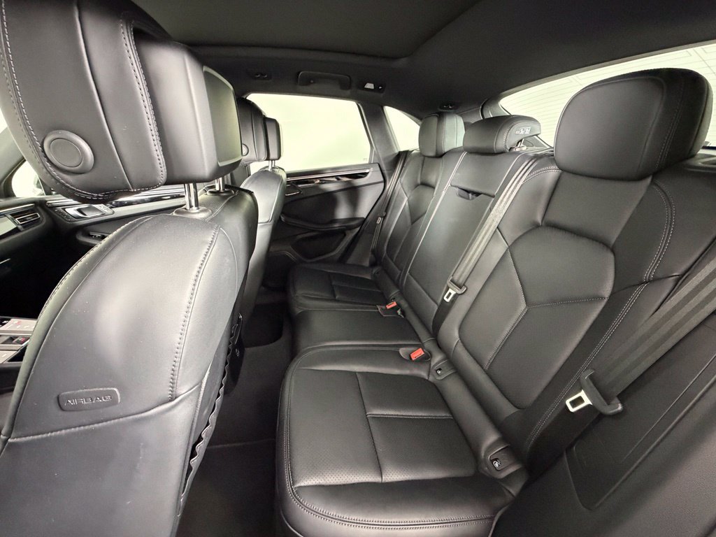 Certified 2025 Porsche Macan S AWD/4WD image 39