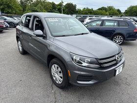 Used 2013 Volkswagen Tiguan S image 3