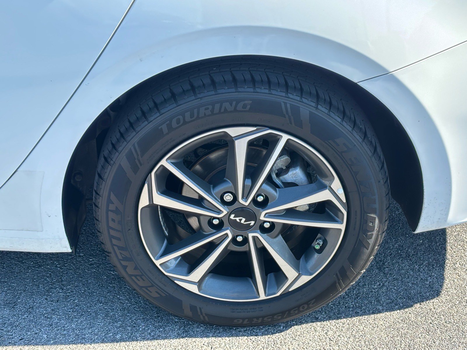 Used 2024 Kia Forte LXS FWD image 5