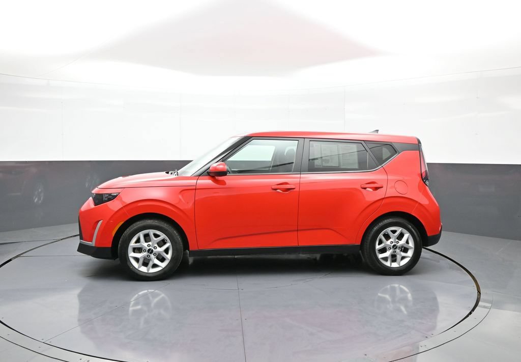 Certified 2023 Kia Soul LX w/ LX Technology Package FWD image 9