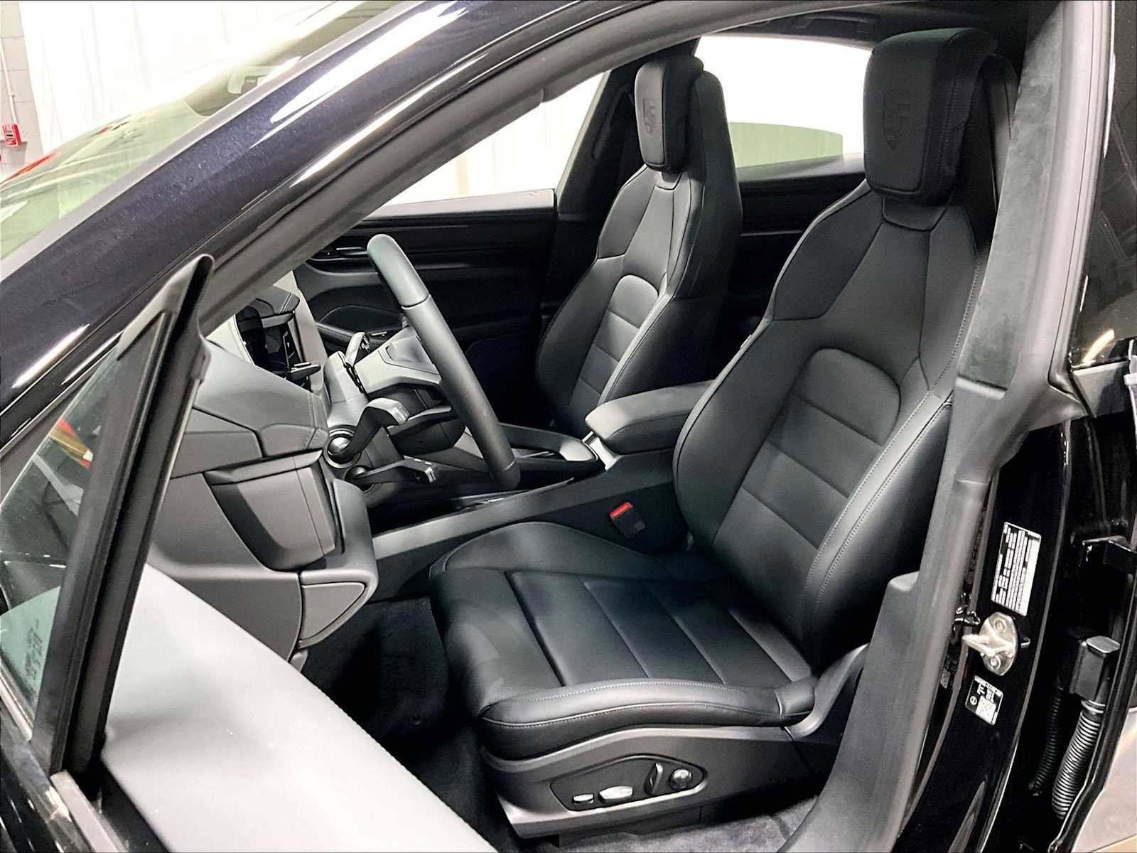 New 2026 Porsche Macan Turbo Electric image 5