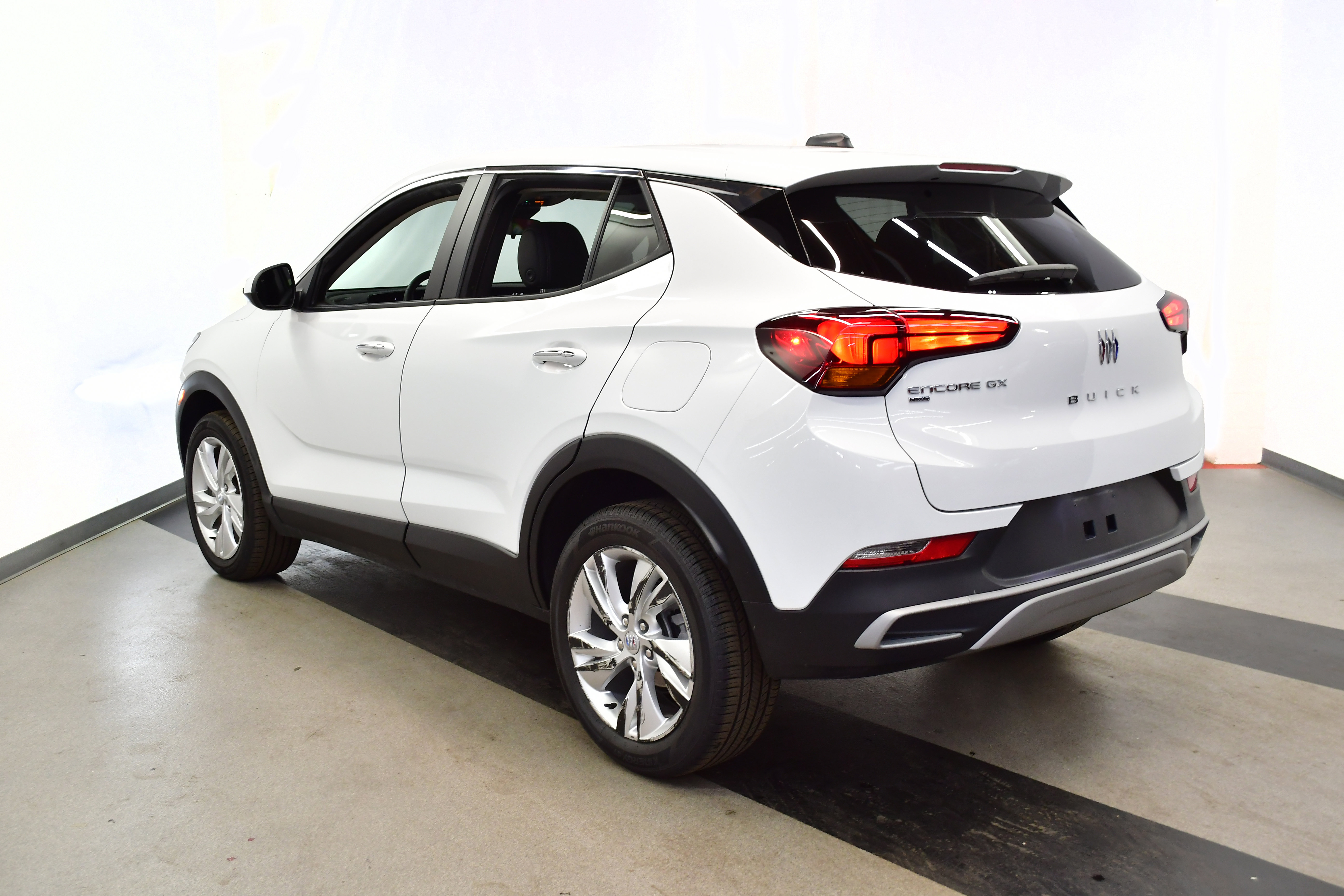 Used 2025 Buick Encore GX Preferred AWD/4WD image 5
