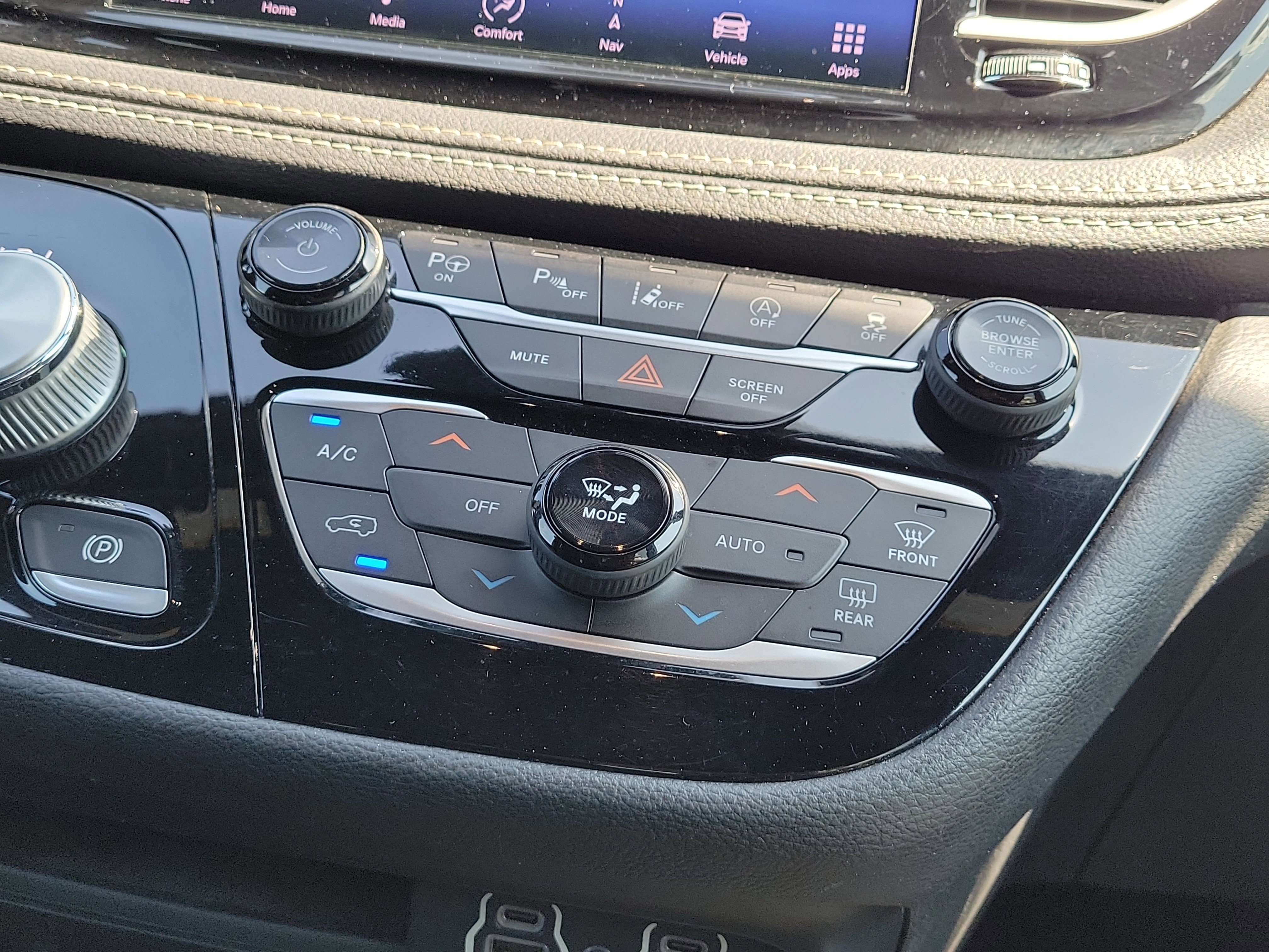 Used 2021 Chrysler Pacifica Touring-L w/ Uconnect Theater Family Group FWD image 28