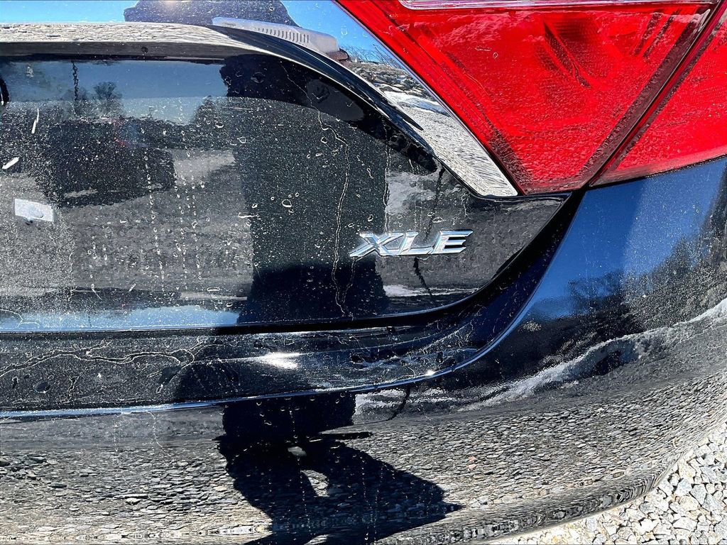 Used 2016 Toyota Camry XLE image 8