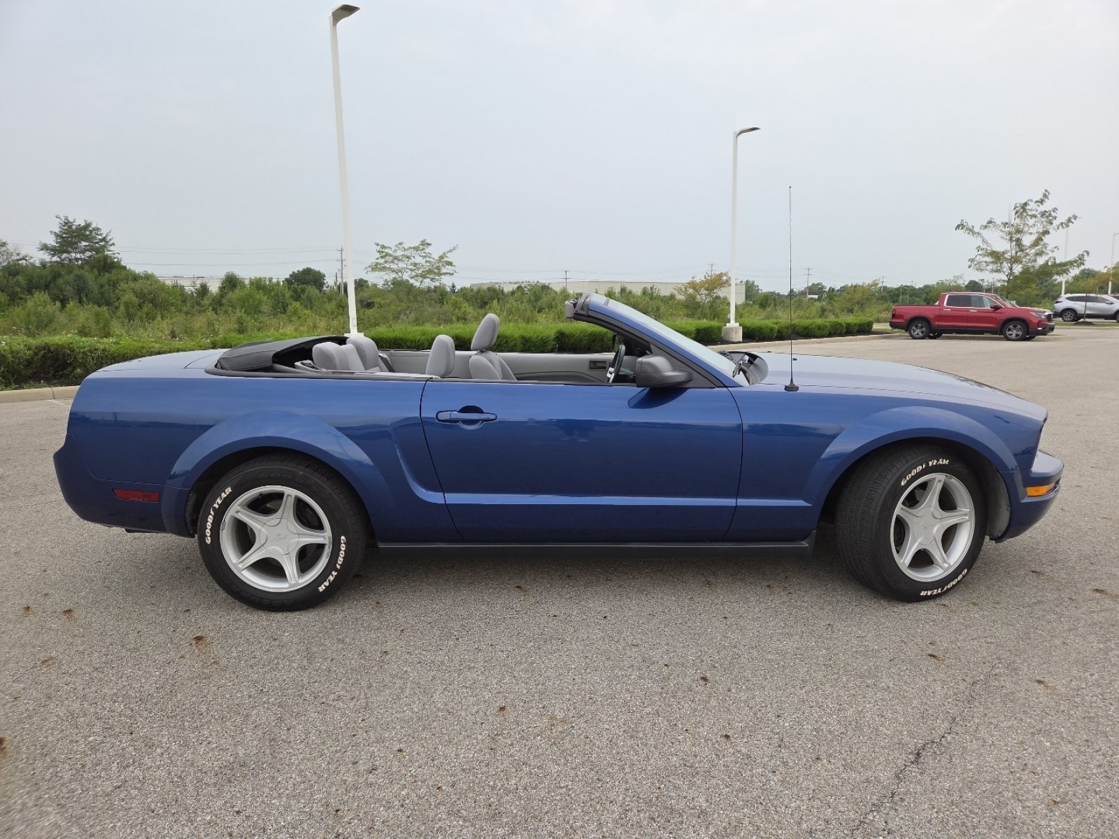 Used 2006 Ford Mustang Convertible RWD image 15
