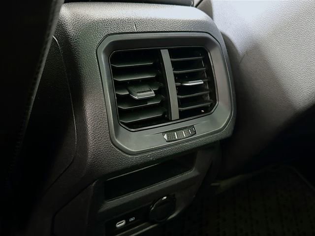 Used 2023 Volkswagen Tiguan SE AWD/4WD image 27