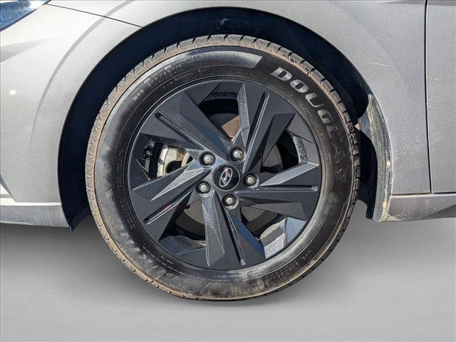 Used 2023 Hyundai Elantra SEL w/ Preferred Accessory Package image 21