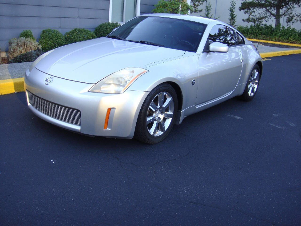 Used 2004 Nissan 350Z Touring w/ Aerodynamics Pkg image 2