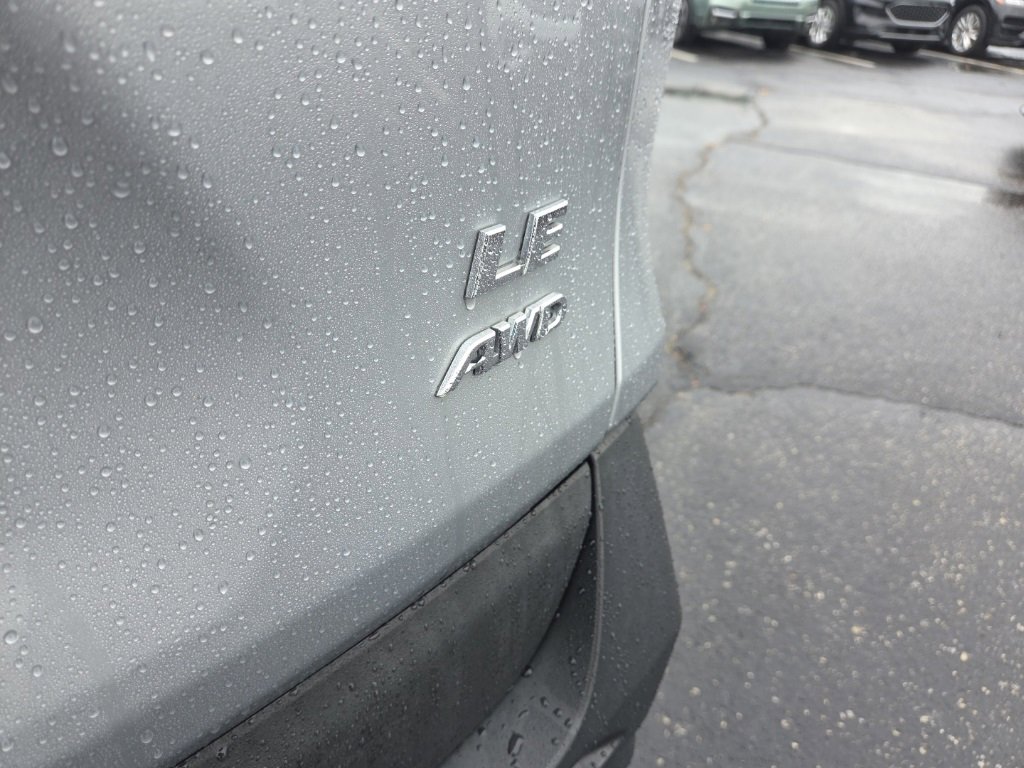 Used 2021 Toyota RAV4 LE image 11