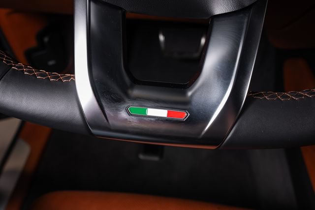 Used 2022 Lamborghini Urus AWD/4WD image 46