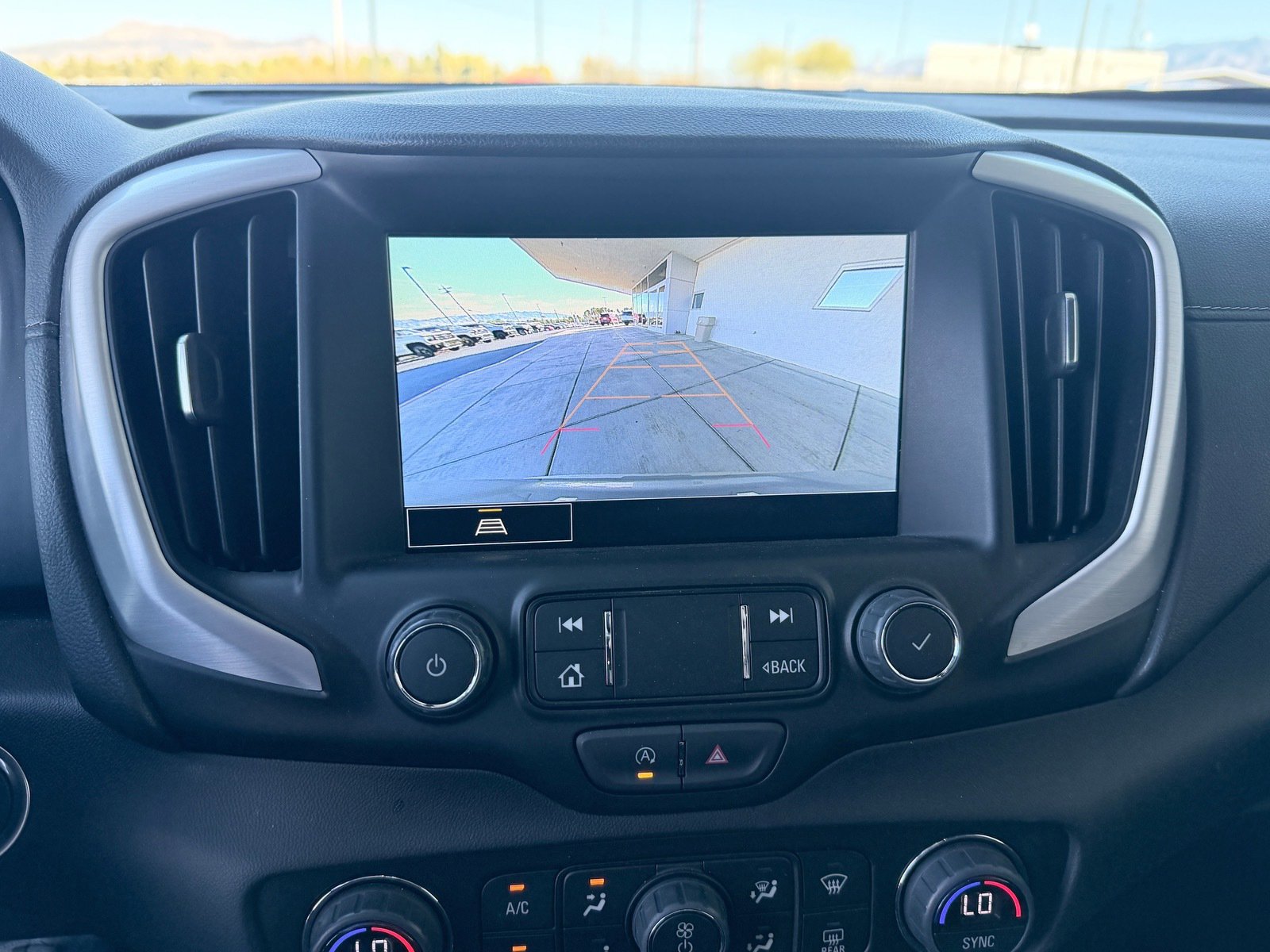 Used 2024 GMC Terrain SLT image 12