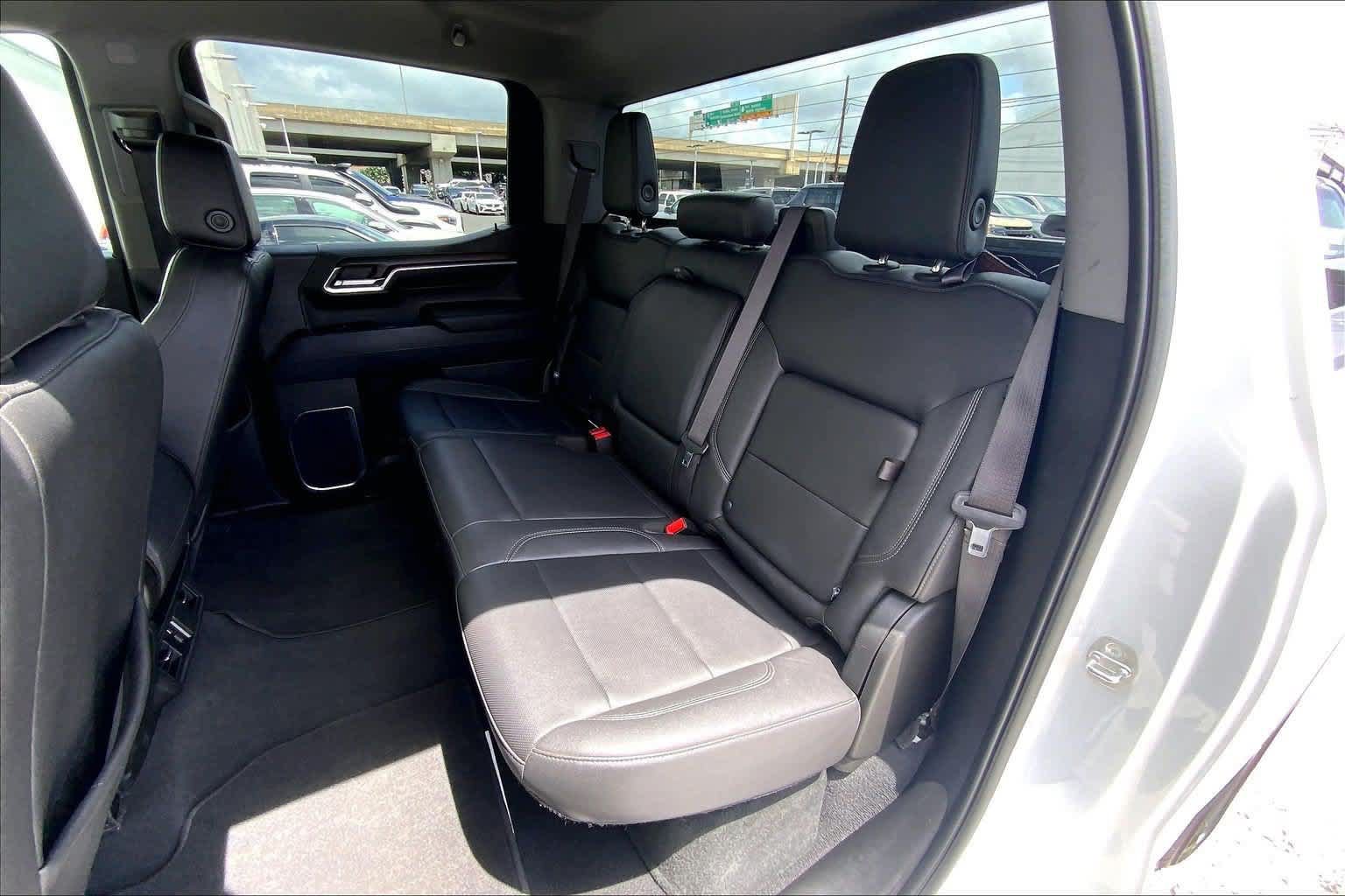 Used 2024 GMC Sierra 1500 SLT AWD/4WD image 29