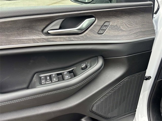 New 2025 Jeep Grand Cherokee L Limited image 11