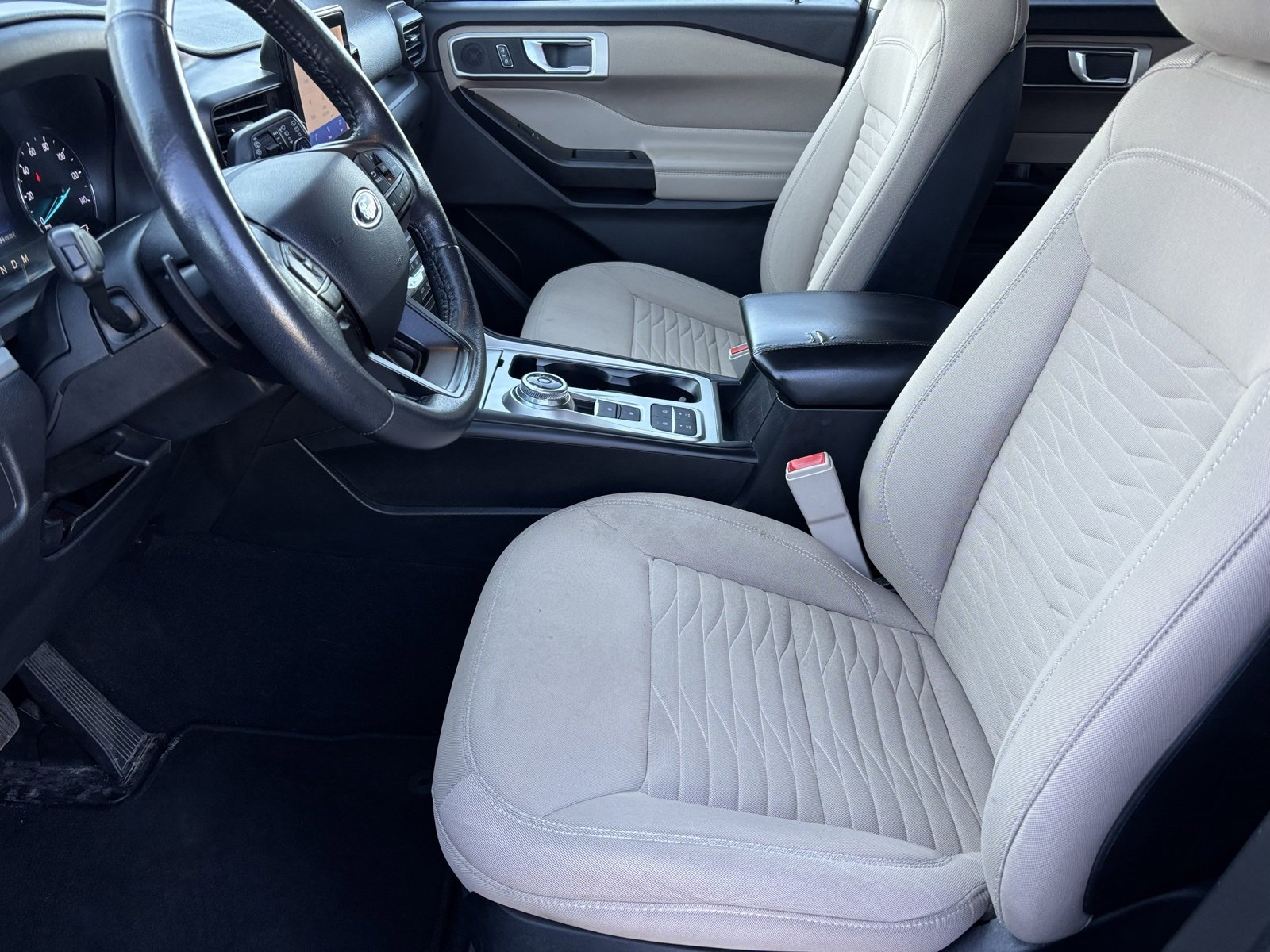 Used 2020 Ford Explorer XLT image 18