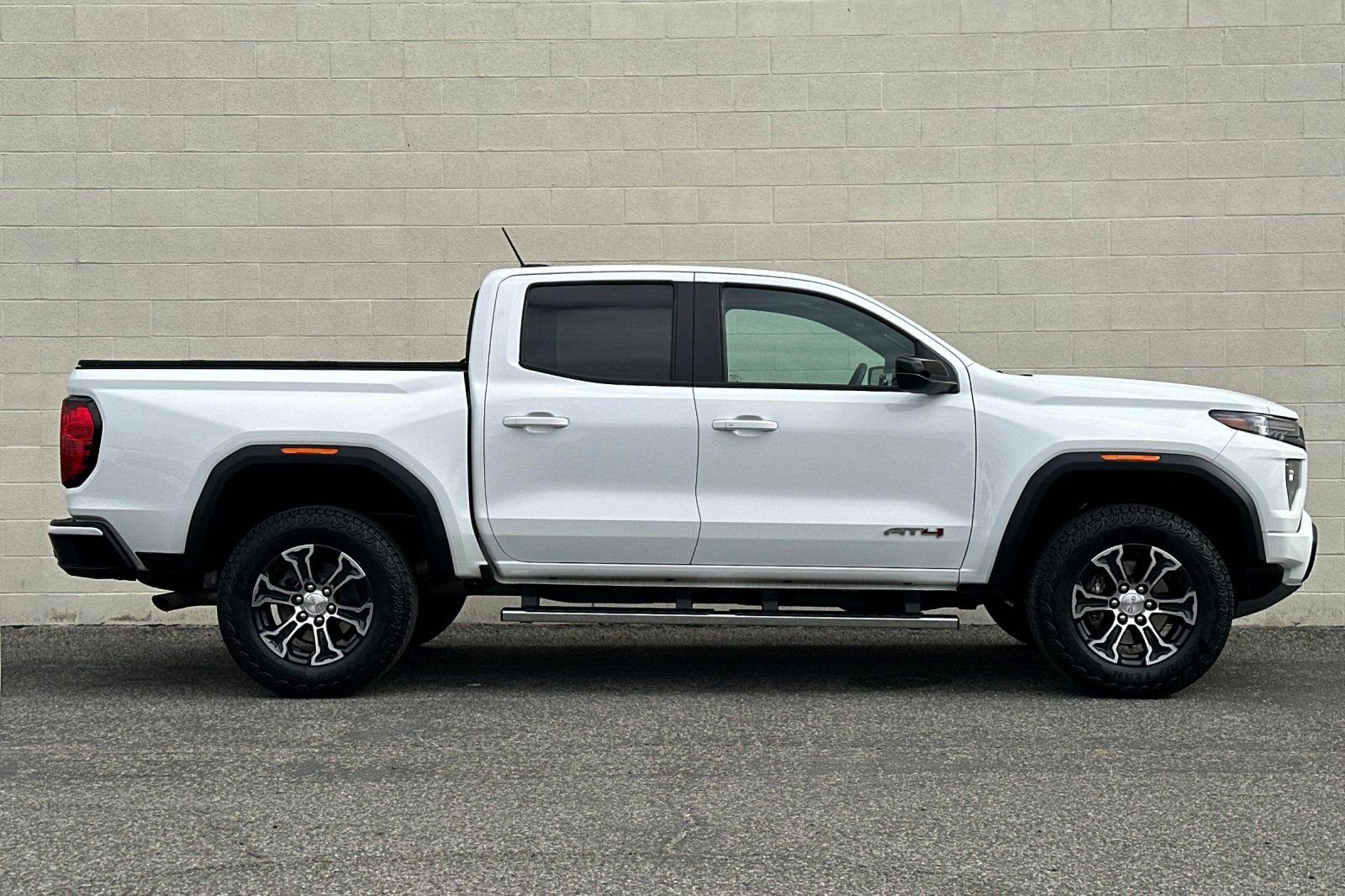 Certified 2023 GMC Canyon AT4 w/ AT4 Premium Package AWD/4WD image 3