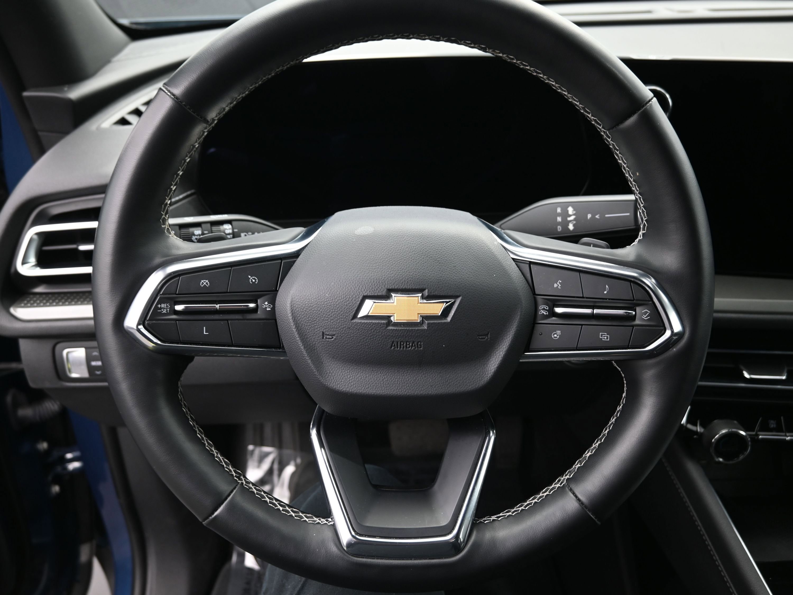 Used 2025 Chevrolet Traverse LT image 12